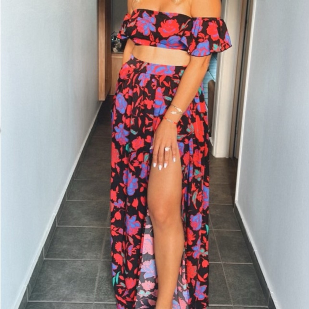 Two piece set - Picture 2 of 6